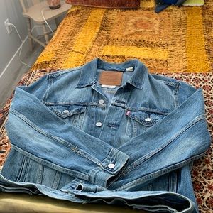 Levi’s trucker jean jacket